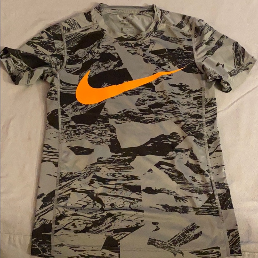 Nike Boys’ Dri-Fit Fitted short sleeve shirt